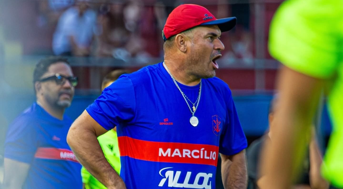 Emerson Cris não é mais técnico do Marcílio Dias