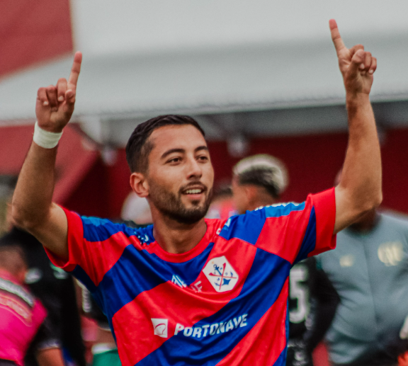 Marcílio Dias renova com Lucas Evaristo